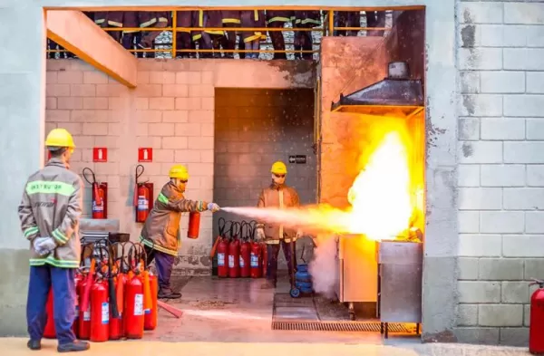 Combate a incêndio Fazenda Rio Grande